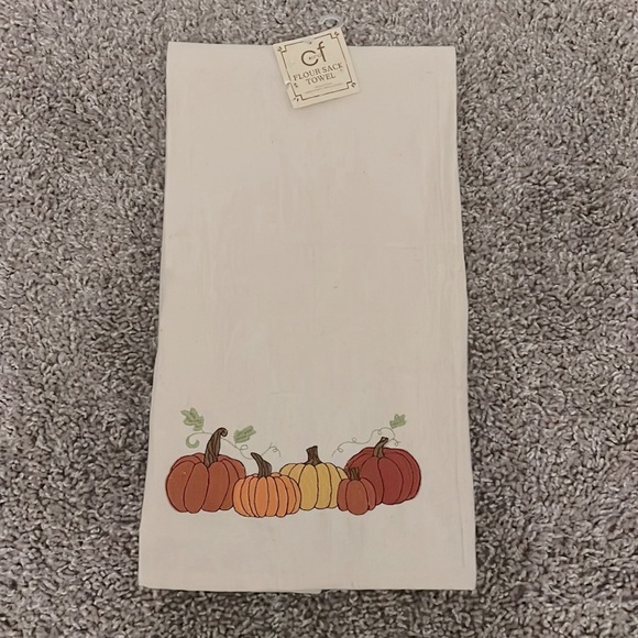 C&F HOME EMBROIDERED PUMPKIN HAND TOWEL - Picture 3 of 7